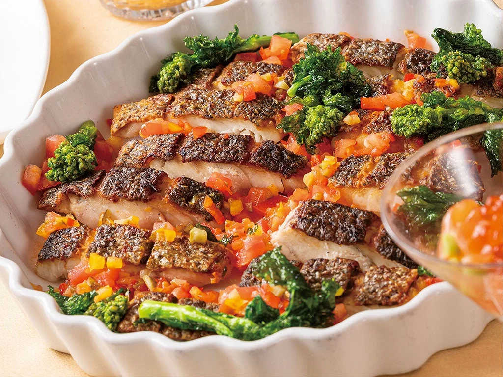 スズキのソテー スパイシーサルサソース