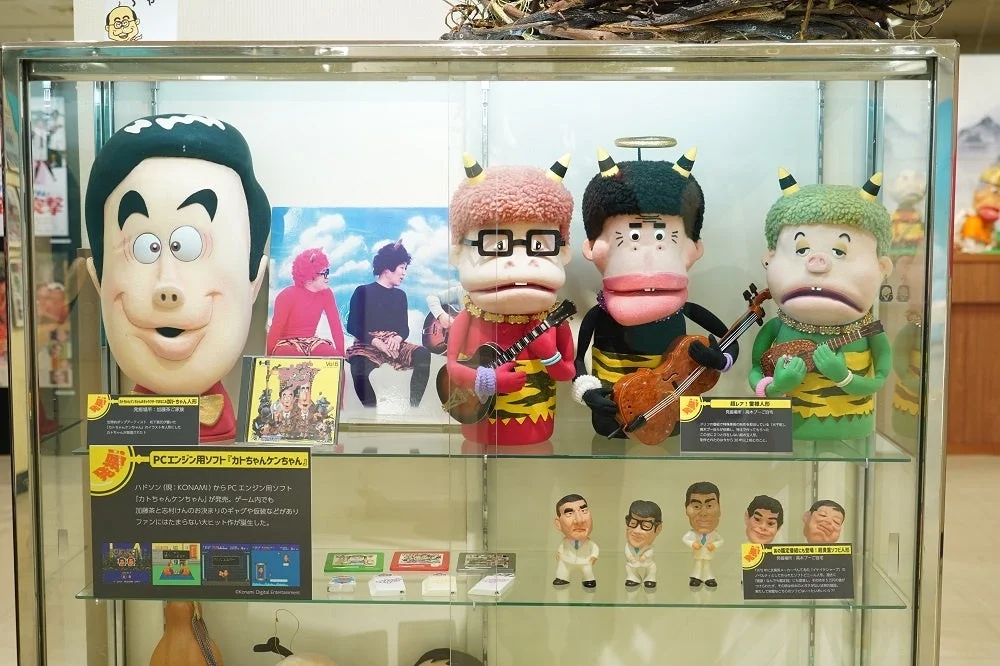 加トちゃん人形などザ・ドリフターズ関連グッズの展示