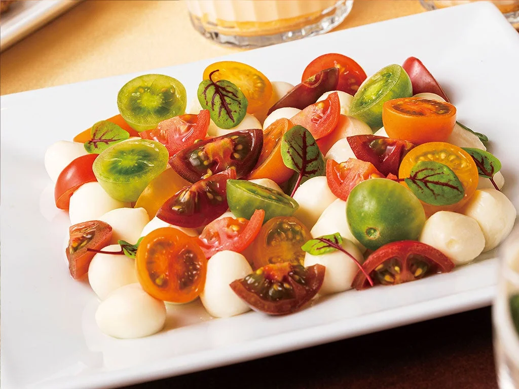 モッツアレラチーズとカラフルトマトのカプレーゼ