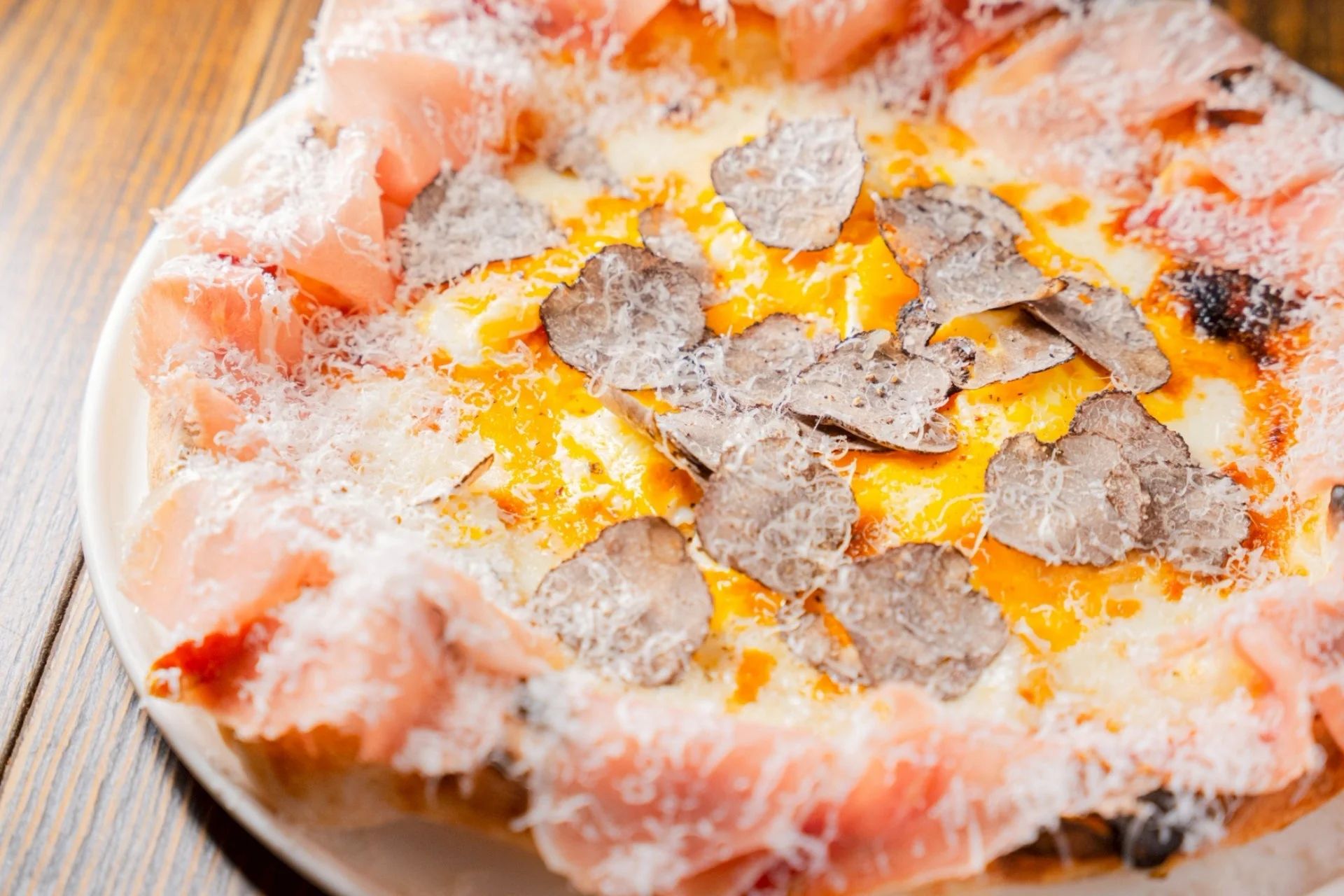 T.P.B 黒トリュフとプロシュートのビスマルク