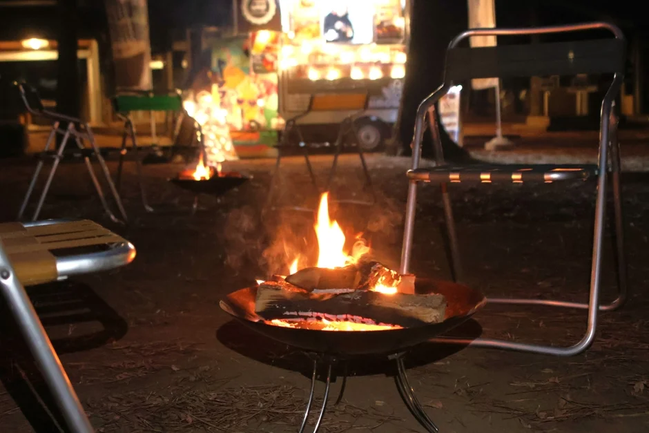 焚き火台と椅子