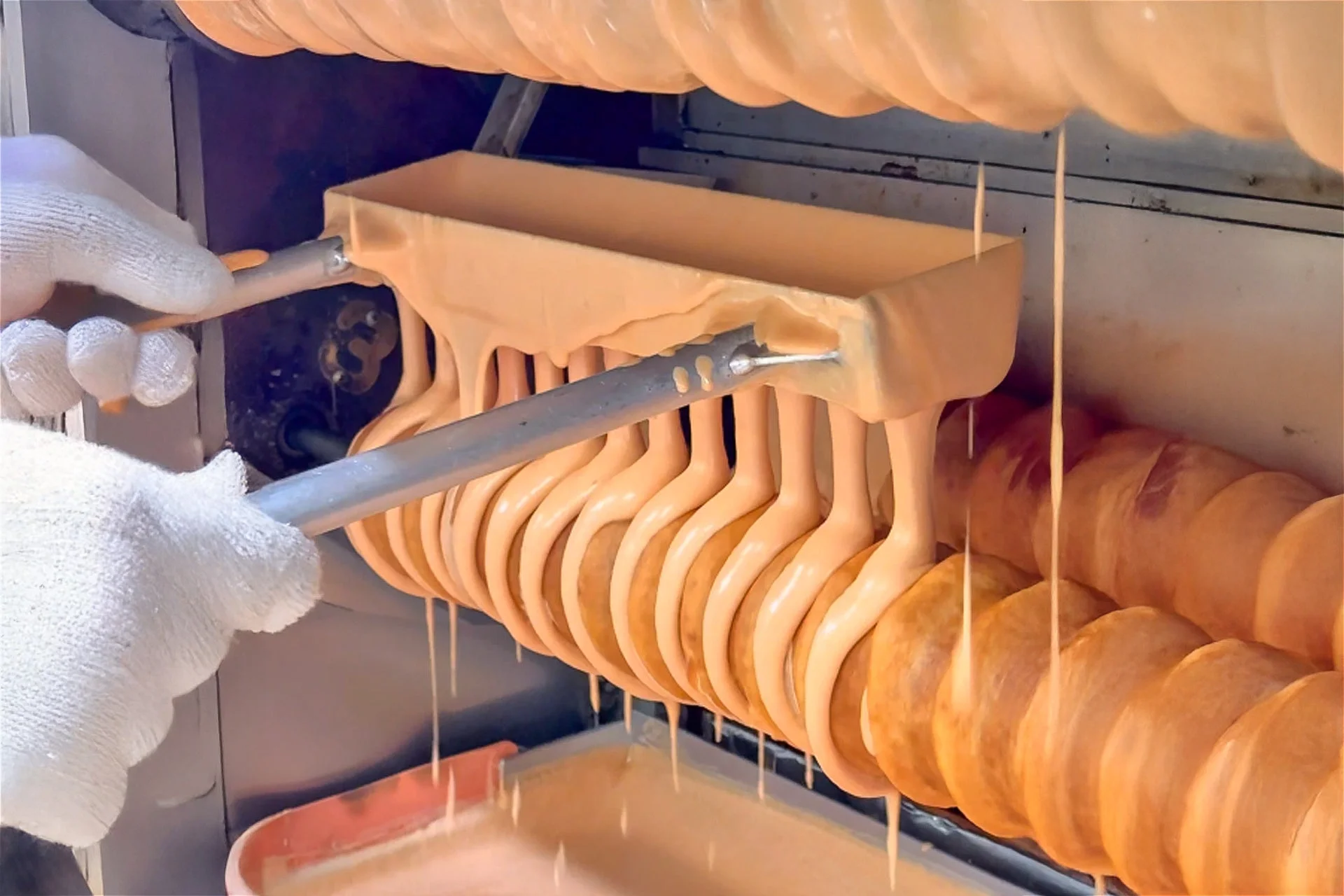 生地を整える職人