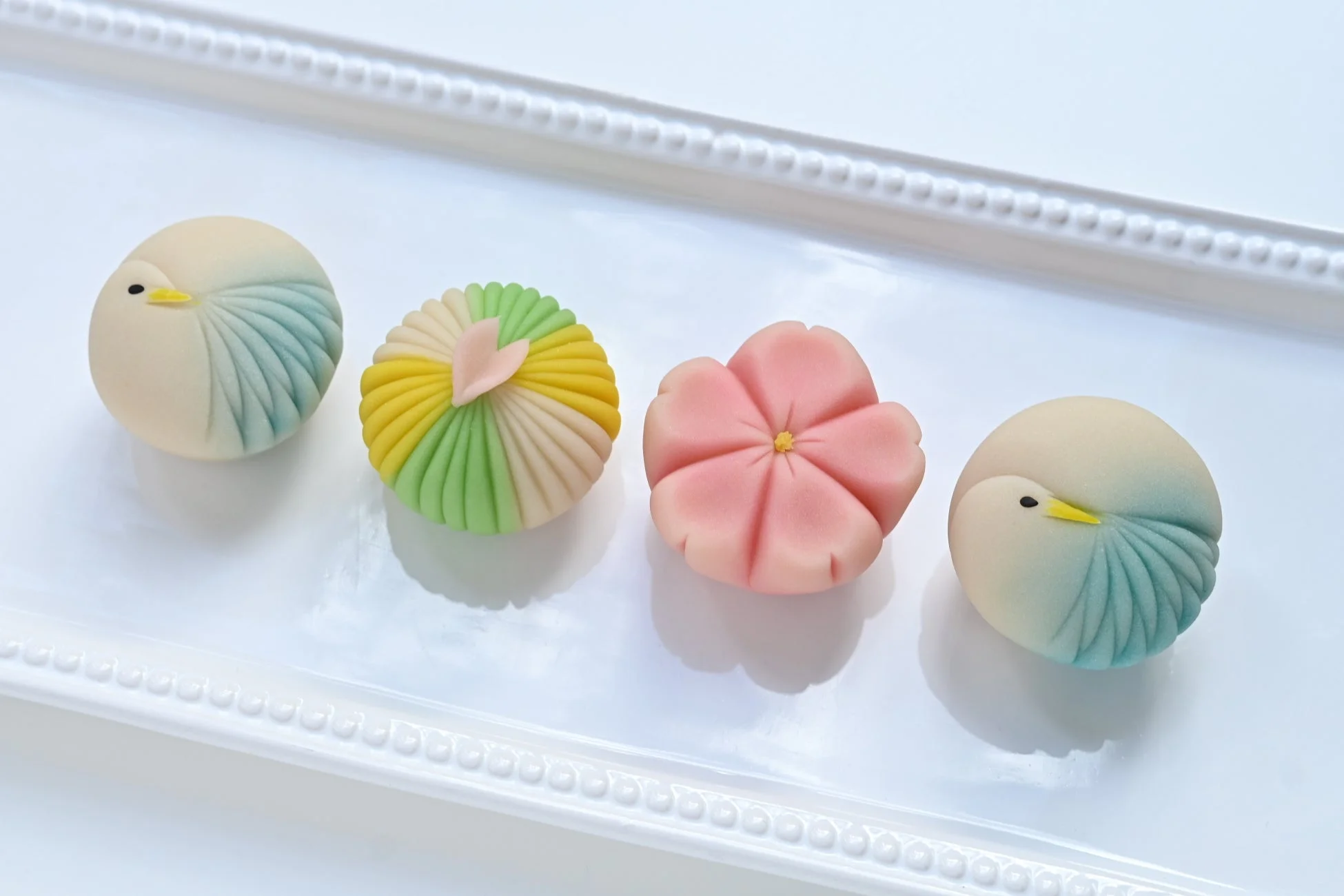 美しい色合いの練り切り和菓子